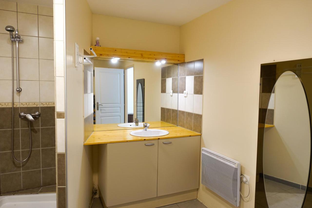 Appartement Spacieux Avec Terrasse Saint-André-dʼEmbrun Exterior foto