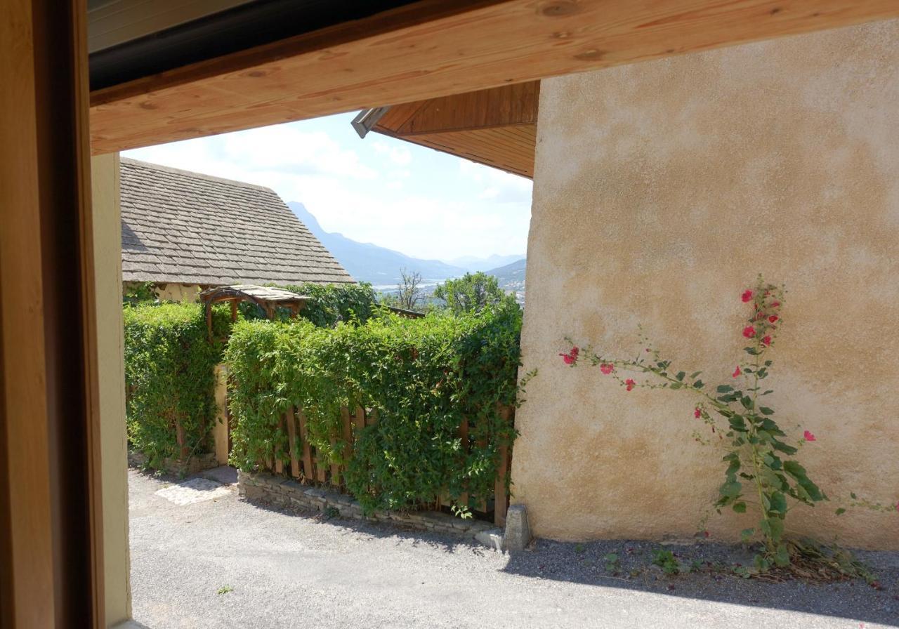 Appartement Spacieux Avec Terrasse Saint-André-dʼEmbrun Exterior foto