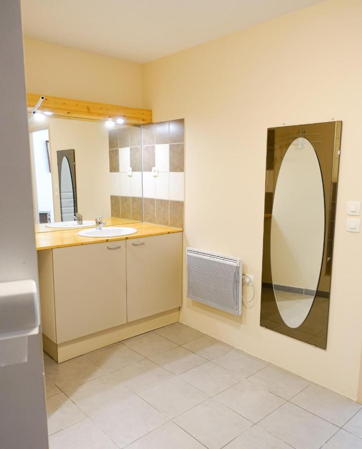 Appartement Spacieux Avec Terrasse Saint-André-dʼEmbrun Exterior foto