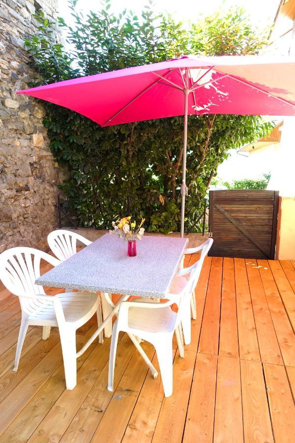 Appartement Spacieux Avec Terrasse Saint-André-dʼEmbrun Exterior foto