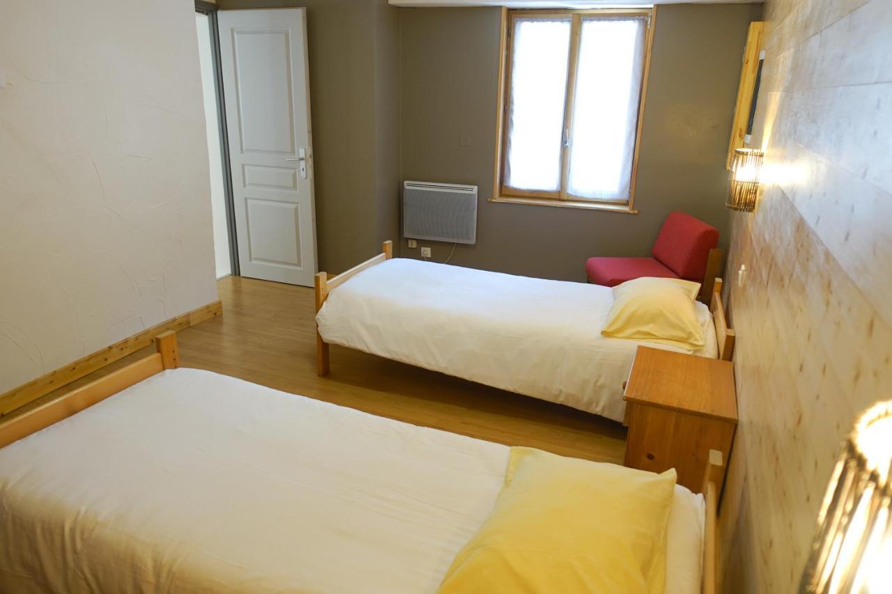 Appartement Spacieux Avec Terrasse Saint-André-dʼEmbrun Exterior foto