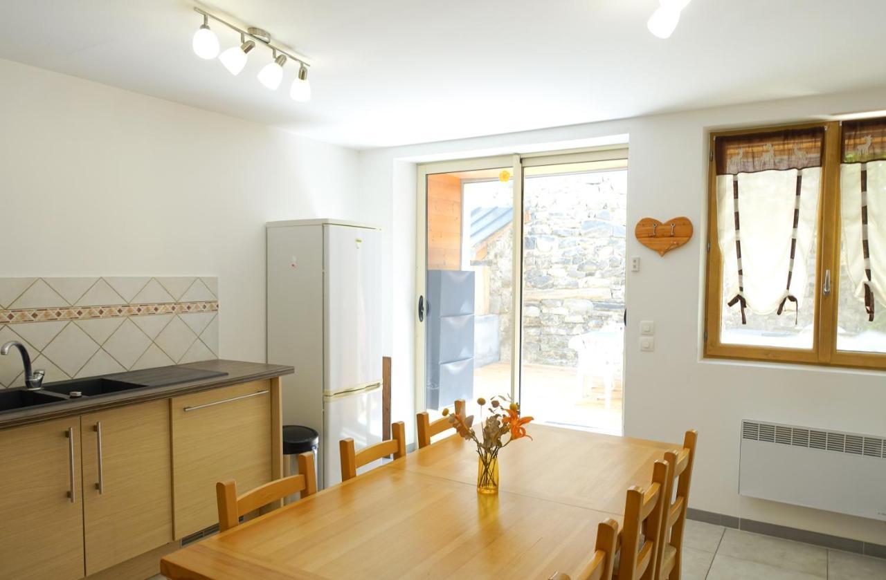 Appartement Spacieux Avec Terrasse Saint-André-dʼEmbrun Exterior foto